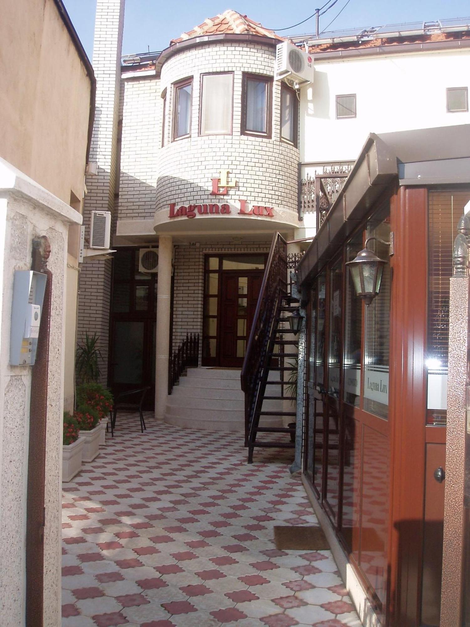 Garni Hotel Laguna Lux Nis Ngoại thất bức ảnh